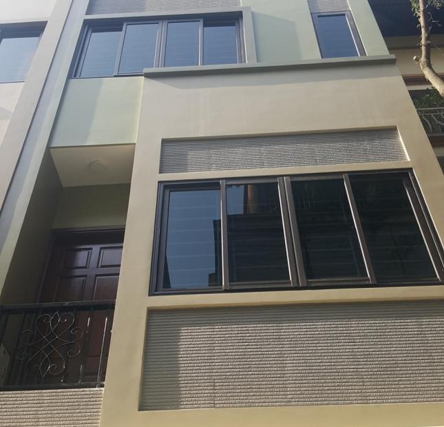 Bán nhà 5 tầng đường Nguyễn Trãi, 65m2, ô tô tránh, giá 8 tỷ