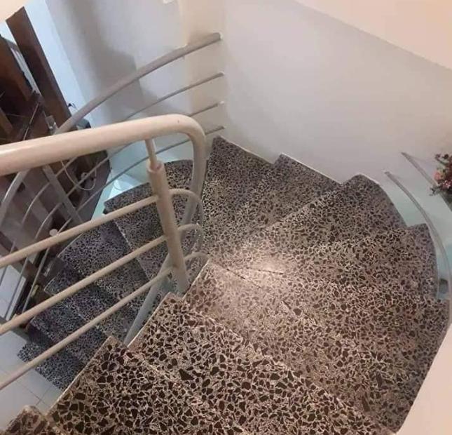 Bán nhà Hồng Mai 36m2x5tầgxMT3m vị trí đẹp giá 3.9 tỷ