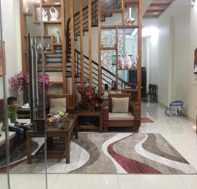 Mời thuê nhà 4 phòng ngủ khép kín đường Phan Chu Trinh - Vĩnh Yên. Liên hệ: 0932.288.055