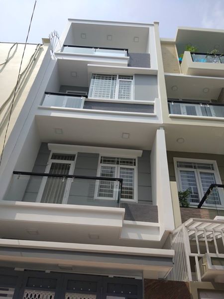 Bán gấp nhà mặt tiền Nguyễn Chí Thanh Q5. DT: 4x17m, 4 lầu, giá: 18.2 tỷ.