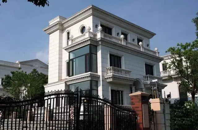 Chuyển nhà định cư, bán gấp biệt thự Cộng Hòa, Tân Bình (8x20) giá bán nhanh 29.5 tỷ.