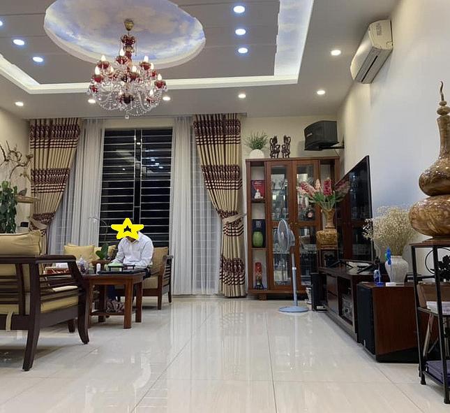 Bán nhà  phân lô C4 Trần Đăng Ninh DT47m2,4 Tầng Giá 7.8  tỷ,oto vào nhà, ở luôn,nhà đẹp.