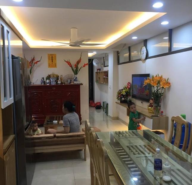 Bán nhà Nguyễn Chí Thanh, kinh doanh tốt, đường ô tô tránh, giá 8.9 tỷ