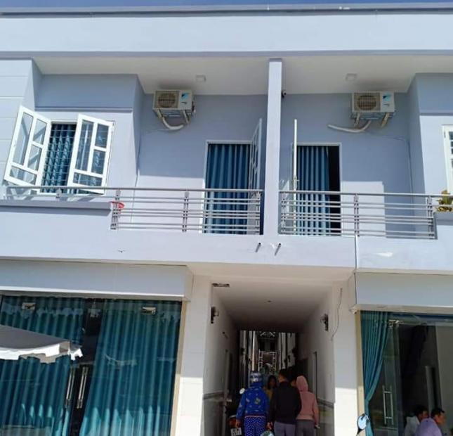 Cần bán gấp nhà 1 trệt 1 lầu cùng 1 dãy nhà trọ (4 phòng trọ)ngay trung tâm KCN Bàu Bàng.