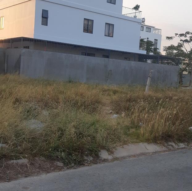 Ngân hàng siết nợ cần bán gấp lô đất MT đường số 8. Thủ Đức Giá bán trong tuần 3.320 tỷ. DT 73m2. LH 0931778087