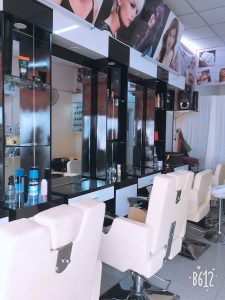 Bận việc gia đình, cần sang salon tóc giá rẻ, ngay trung tâm Q.1, MB 8tr/th.Liên hệ: 0868456331 , 0868456330