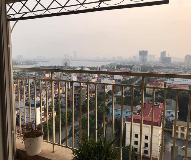 Bán CHCC Hoa Đào 713 Lạc Long Quân, Tây Hồ, căn góc 3PN, 2 BC, view Hồ Tây và cầu Nhật Tân rất đẹp