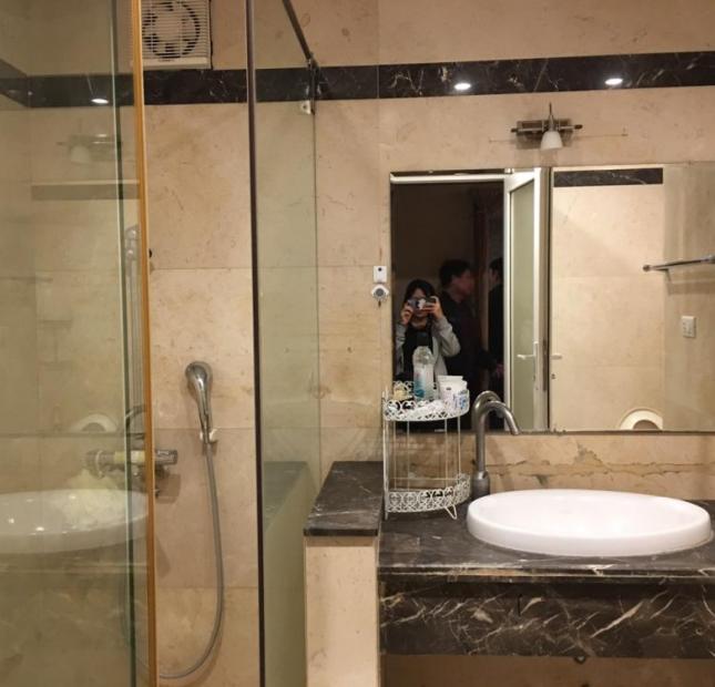 Chính chủ cho thuê CHCC 172 Ngọc Khánh, 120m2, 3PN, đồ cơ bản, giá 13 triệu/tháng