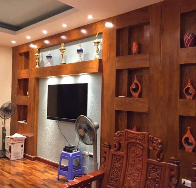 Thịnh Hào: Nhà siêu rộng, sàn gỗ tự nhiên (80m2 x 3 tầng, 5.7 tỷ)