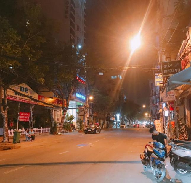 Bán gấp nhà MT Nguyễn Thị Nhỏ, đoạn giữa 3 Tháng 2 và Nguyễn Chí Thanh. DT: 3,4x12m, 3 tầng