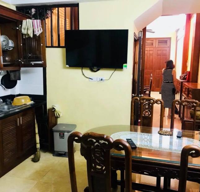 Nhà đường La Thành , 40m2, 6 tầng nở hậu ngõ 3 gác thẳng tắp, hai mặt thoáng vĩnh viễn, giá hot 3 tỷ 150tr