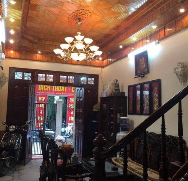 Nhà đẹp ngõ thoáng, đường thông phố Nguyễn Khánh Toàn giá 4,6 tỷ.