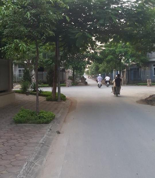 Chính chủ cần bán biệt thự BT5 khu đô thị Văn Phú, Hà Đông DT: 236m view vườn hoa. LH: 0961127399