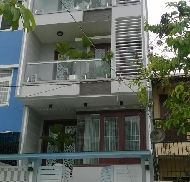 Cần bán nhà ngay chợ Phạm Văn Hai , p3 , Tân Bình . Diện tích  65m2 nhà mới 3 lầu.