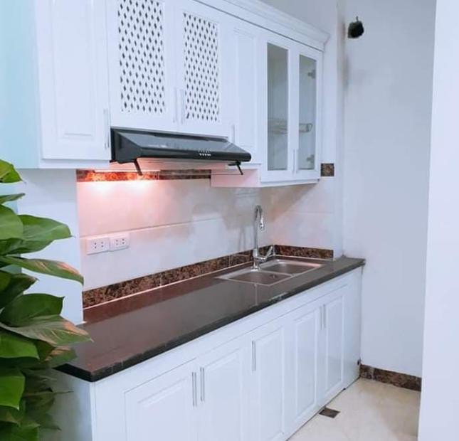 Bán nhà 5 Tầng 29m2 giá chỉ 2.98 tỷ Tại Ngõ Văn Hương, Đống Đa. Xe ba gác vào nhà