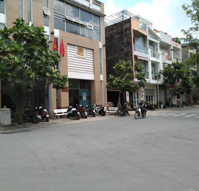 Bán nhà MT đường D3 - gần Lương Định Của, công viên