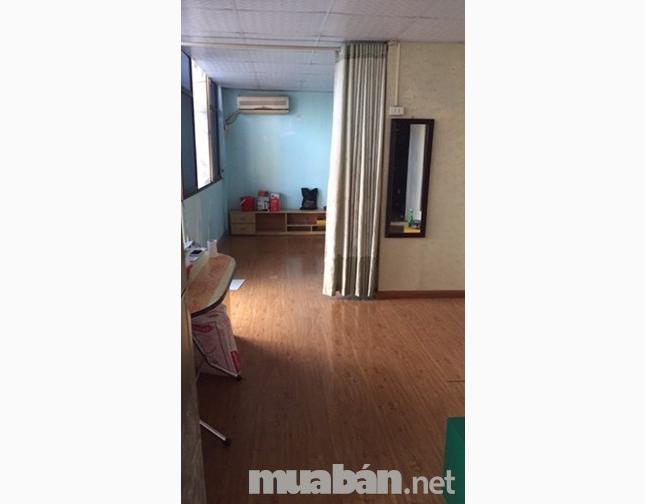 Cho thuê căn hộ phố Hào Nam 2 phòng ngủ 55m2 có điều hòa. nóng lạnh, sàn gỗ