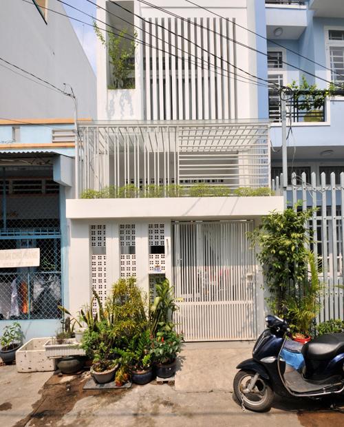 Vỡ nợ bán gấp Nhà hẻm 160 Hồng Lạc, DT: 5x10, 2 tầng, giá chỉ 4.8 tỷ :
