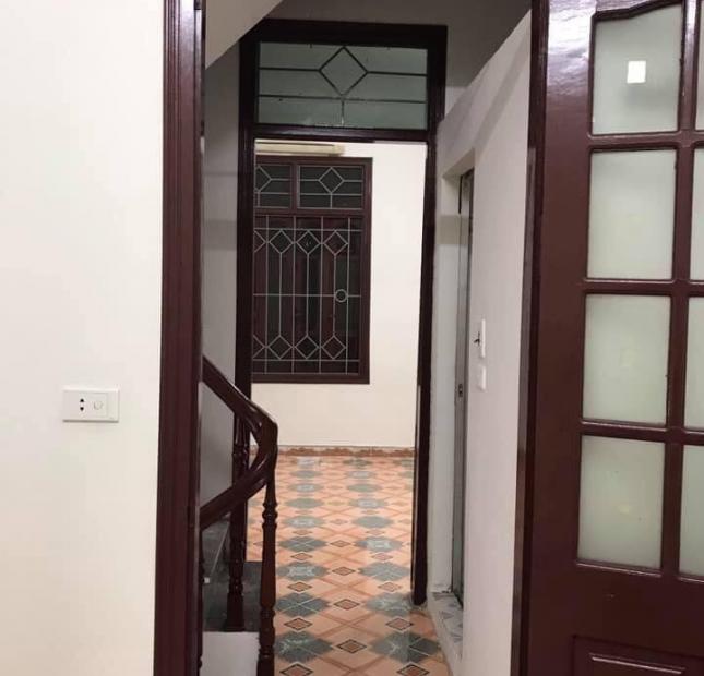 Bán gấp nhà phố Hoàng Mai, diện tích 44m2 x 4 tầng, giá 2.42 tỷ. LH: 0984094326