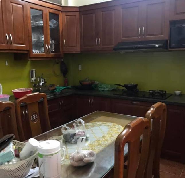 Bán gấp nhà đẹp, ở ngay phố Bùi Xương Trạch, diện tích 40m2 x 4 tầng, giá 3,2 tỷ. LH: 0984094326