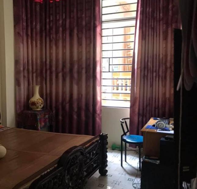 Bán gấp nhà đẹp, ở ngay phố Bùi Xương Trạch, diện tích 40m2 x 4 tầng, giá 3,2 tỷ. LH: 0984094326