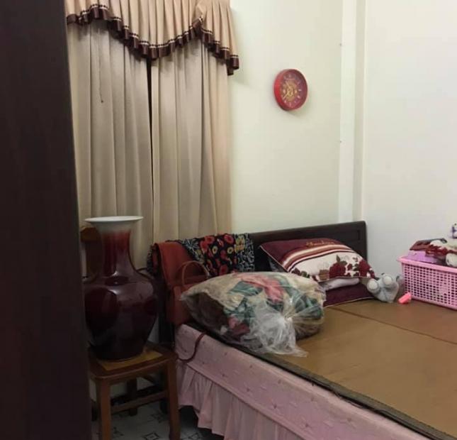 Bán gấp nhà đẹp, ở ngay phố Bùi Xương Trạch, diện tích 40m2 x 4 tầng, giá 3,2 tỷ. LH: 0984094326
