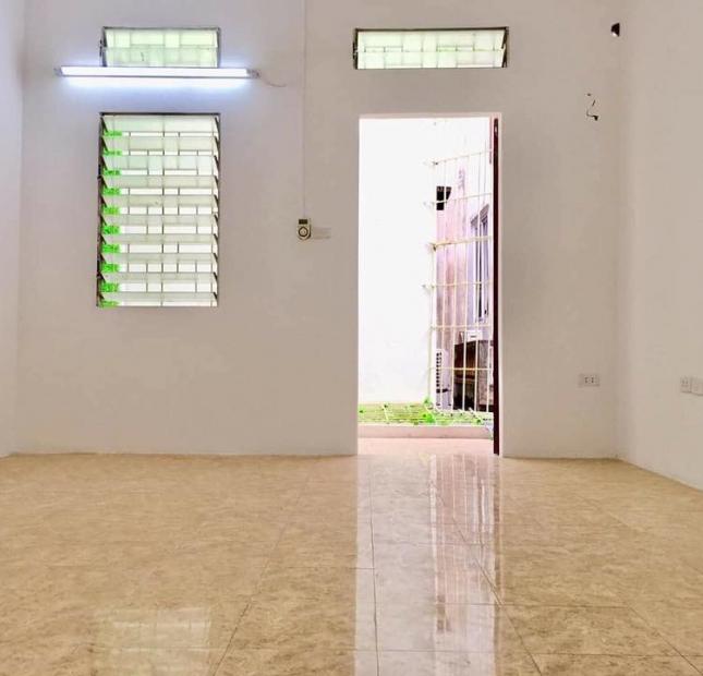 Bán gấp nhà đẹp, ở ngay, phố Tôn Đức Thắng, diện tích 36m2 x 4 tầng, giá 2.46 tỷ. LH: 0984094326
