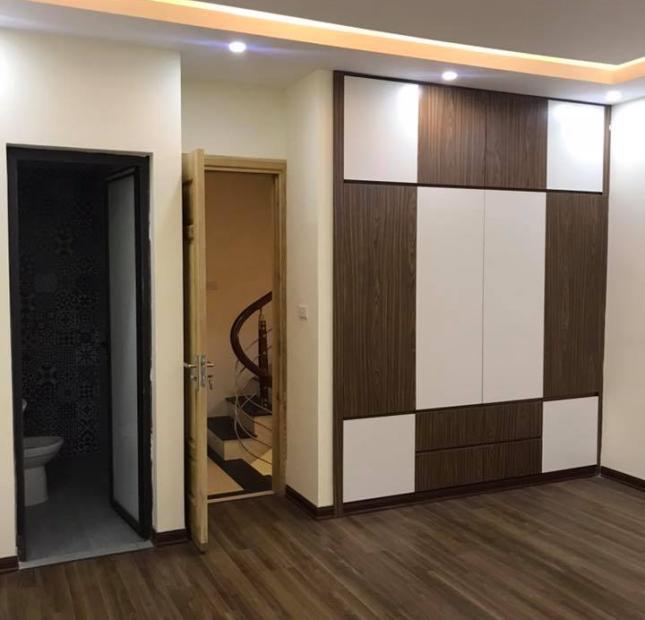 Nhà mới mặt ngõ Thịnh Quang, Ngã Tư Sở,về ở luôn, 55m2x6T, ô tô vào nhà, KD tốt