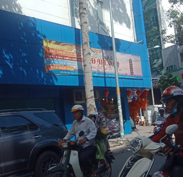 Bán nhà MT kinh doanh Bạch Vân, P. 6, Q. 5, nằm ngay khu chợ đá quý Hòa Bình. 