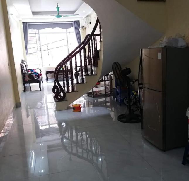 Cần bán nhà Kim Đồng  40m kinh doanh , oto đỗ cửa Lh :0337966690