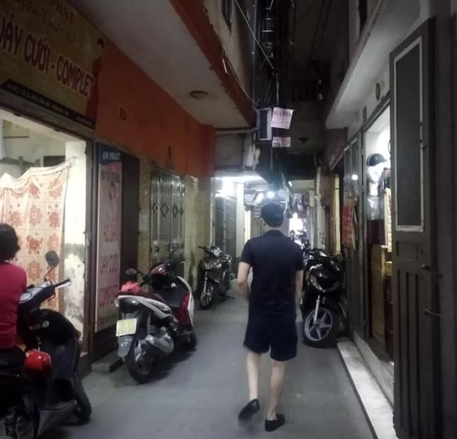 Bán nhà mặt ngõ đường La Thành, Kinh Doanh như phố, giá rẻ.