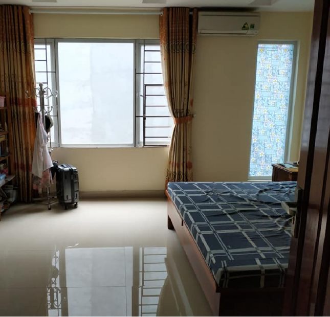 Bán gấp nhà đẹp ngõ 42 phố Thịnh Liệt, diện tích 38m2 x 4 tầng, giá 2,4 tỷ. LH: 0984094326