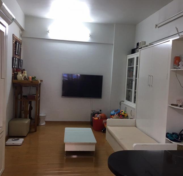 Bán căn hộ tầng thấp chung cư N05 Trần Đăng Ninh DT 60m2, 2 PN đủ đồ, giá 1.9 tỷ. LH: 0325614333