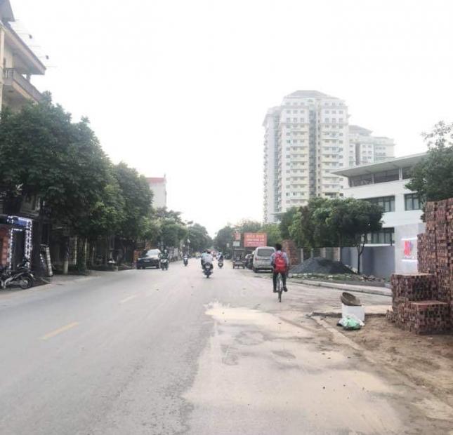 Bán nhà mặt phố Nguyễn Hoàng Tôn , Tây Hồ, vìa hè rộng,đường đôi.120M2/ 9.3 TỶ.