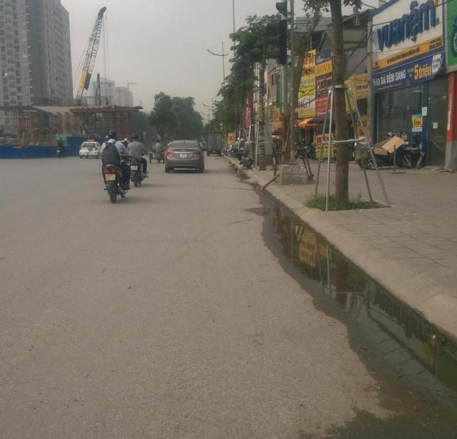 Quá gấp bán nhà mặt phố Phạm Văn Đồng gần  HQViệt  202m -31 tỷ