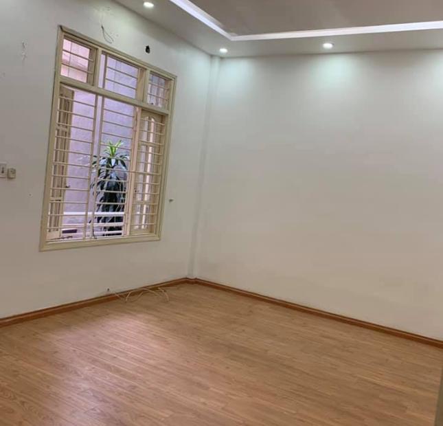 Bán gấp nhà ngõ Vĩnh Hồ,72m2, 4 tầng,giá chào 4,5 tỷ.LH 0975693269