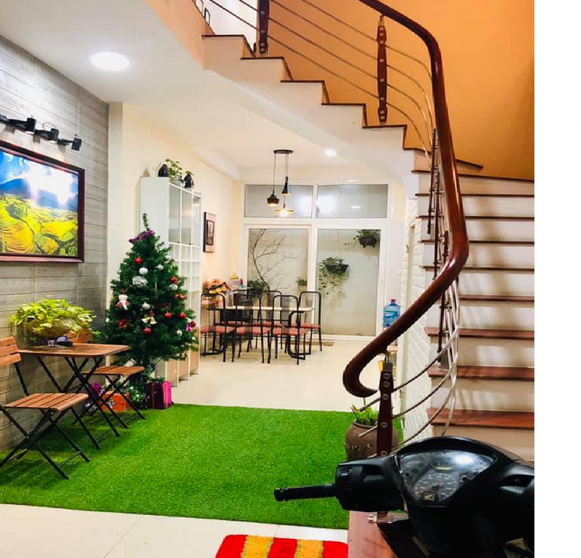 Nhà đẹp, phân lô, ô tô đỗ của, phố Giải Phóng, diện tích 45m2 x 4 tầng, giá 3.5 tỷ. LH 0984094326