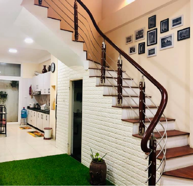Nhà đẹp, phân lô, ô tô đỗ của, phố Giải Phóng, diện tích 45m2 x 4 tầng, giá 3.5 tỷ. LH 0984094326