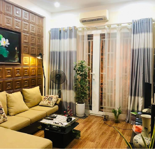 Nhà đẹp, phân lô, ô tô đỗ của, phố Giải Phóng, diện tích 45m2 x 4 tầng, giá 3.5 tỷ. LH 0984094326