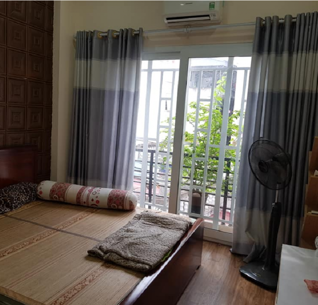 Nhà đẹp, phân lô, ô tô đỗ của, phố Giải Phóng, diện tích 45m2 x 4 tầng, giá 3.5 tỷ. LH 0984094326