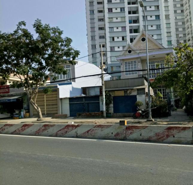 Bán gấp nhà mặt tiền đường Huỳnh Tấn Phát, Phú Thuận, Quận 7. 