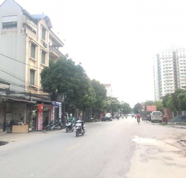 Bán đất Nguyễn Hoàng Tôn Tây Hồ 120m cấp 4 mặt tiền 6m giá 9.3 tỷ, kinh doanh sầm uất.