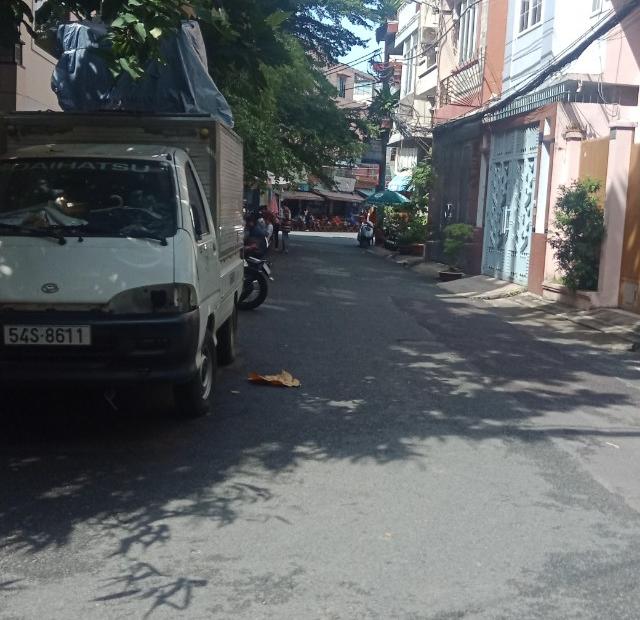 Bán nhà mặt tiền Bạch Vân, Q. 5, DT: 4.2*21m. Giá đầu tư, giá chỉ 19.7 tỷ