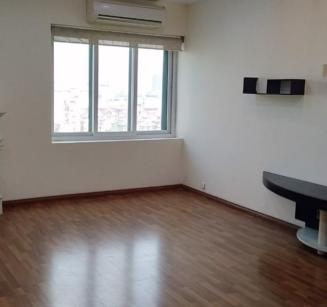 Cần bán căn hộ mặt phố tòa A m3M4 Nguyễn Chí Thanh, Dt 120m2, 3PN, full đồ dùng. Giá 30,5tr/ m2.