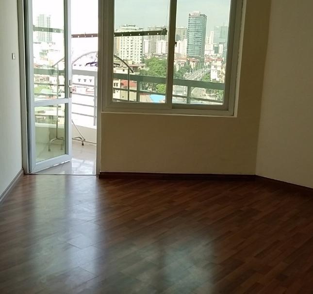 Cần bán căn hộ mặt phố tòa A m3M4 Nguyễn Chí Thanh, Dt 120m2, 3PN, full đồ dùng. Giá 30,5tr/ m2.