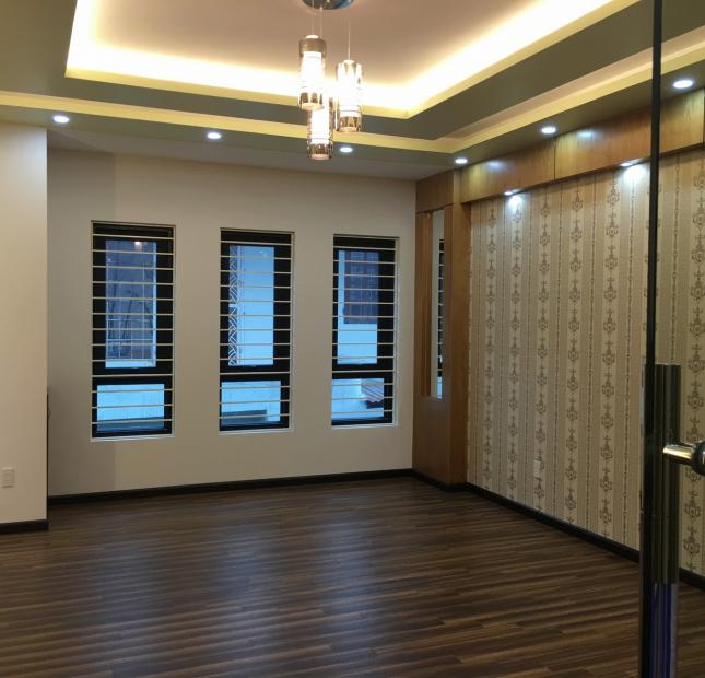 Tôi cần bán căn nhà mặt phố Nguyễn Khánh Toàn dt 100 m2 x 7 t mới đẹp giá 45 tỷ