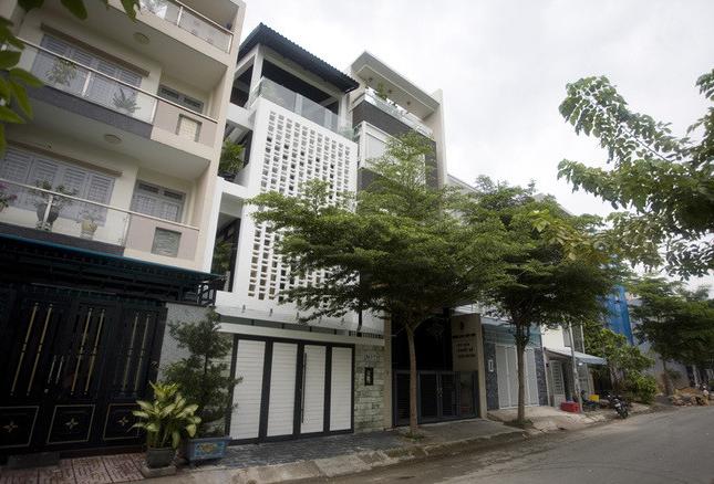 Kẹt tiền bán gấp nhà mặt tiền Trần Hưng Đạo, Q. 5, DT: 4*22.5m, giá đầu tư. Giá chỉ 20 tỷ