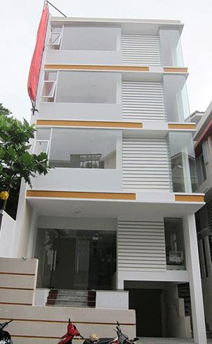 Bán gấp nhà mặt tiền Phạm Ngọc Thạch, P 6, Quận 3 DT: 6x16m, giá 110tr/th