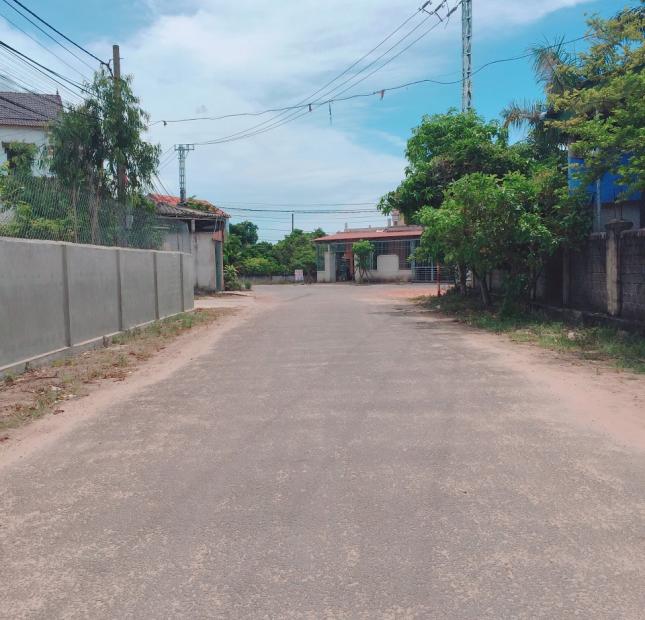 Bán lô đất mặt tiền đường Nguyễn Đăng Tuân - tặng kèm nhà cấp 4 có thể dọn vào ở ngay