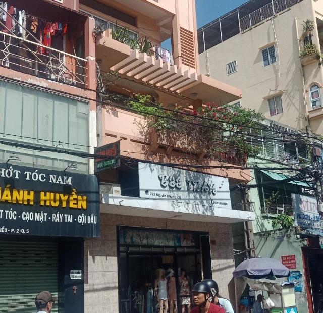 Bán nhà mặt tiền Nguyễn Trãi 2 chiều DT (3.7x15.6m) trệt 3 lầu giá 23.5 tỷ. 